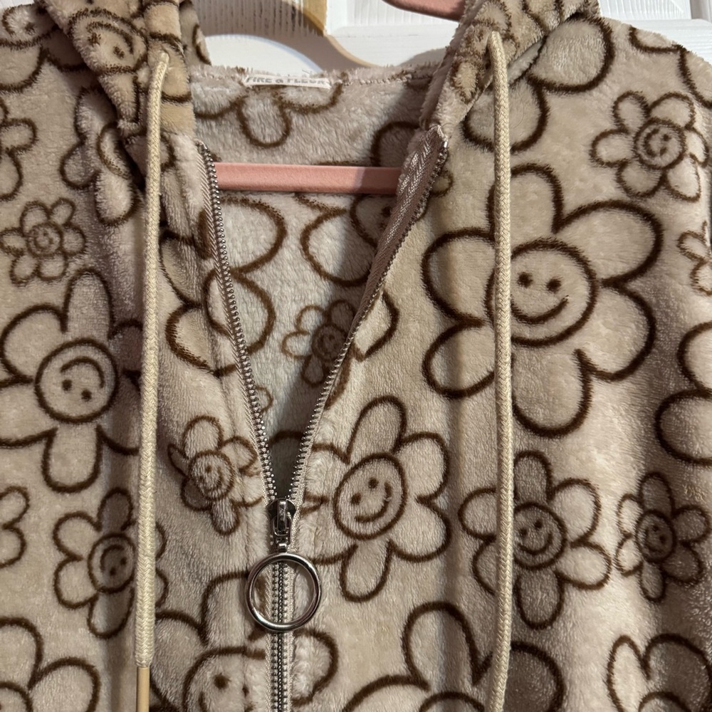 Fire & Fleur Tan/Black Smiling Daisies Full Zip Front Fuzzy Hoodie Jacket Size M - Picture 3 of 12
